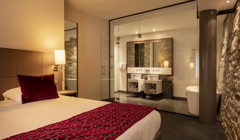 Chambre Suite Deluxe avec lit king-size au Van der Valk Hôtel Liège Sélys