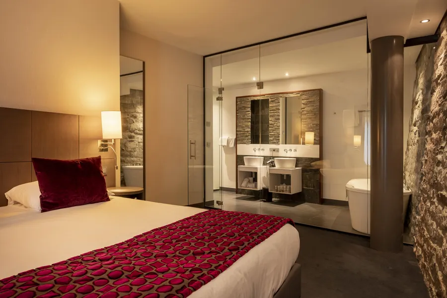 Chambre Suite Deluxe avec lit king-size au Van der Valk Hôtel Liège Sélys