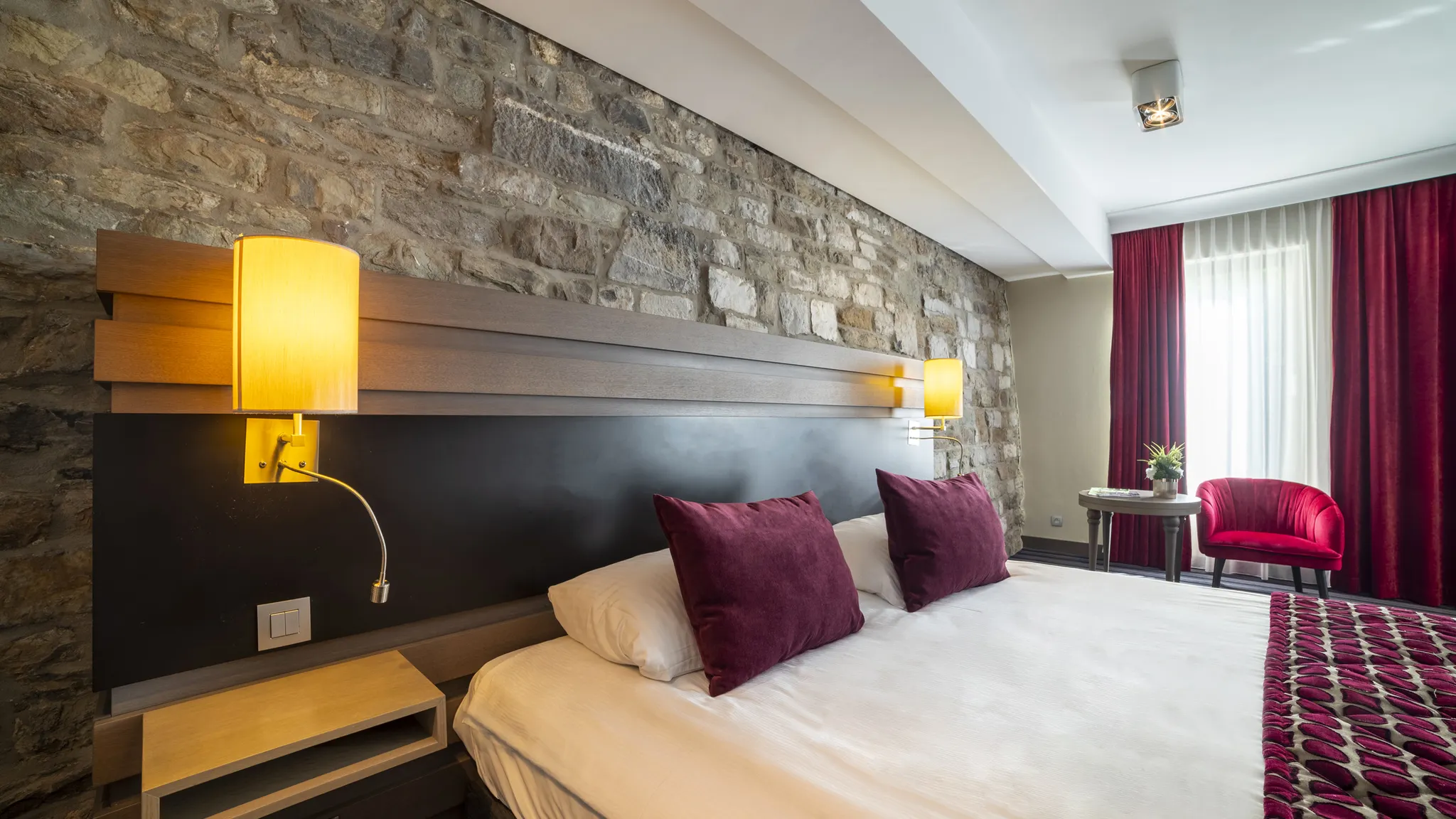 Chambre confortable de la Suite Deluxe à Liège
