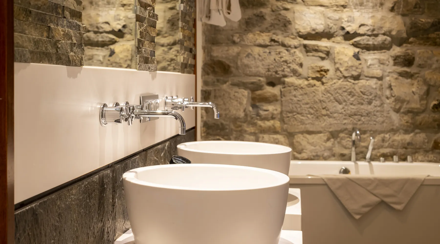 Salle de bain moderne de la Suite Deluxe à Liège