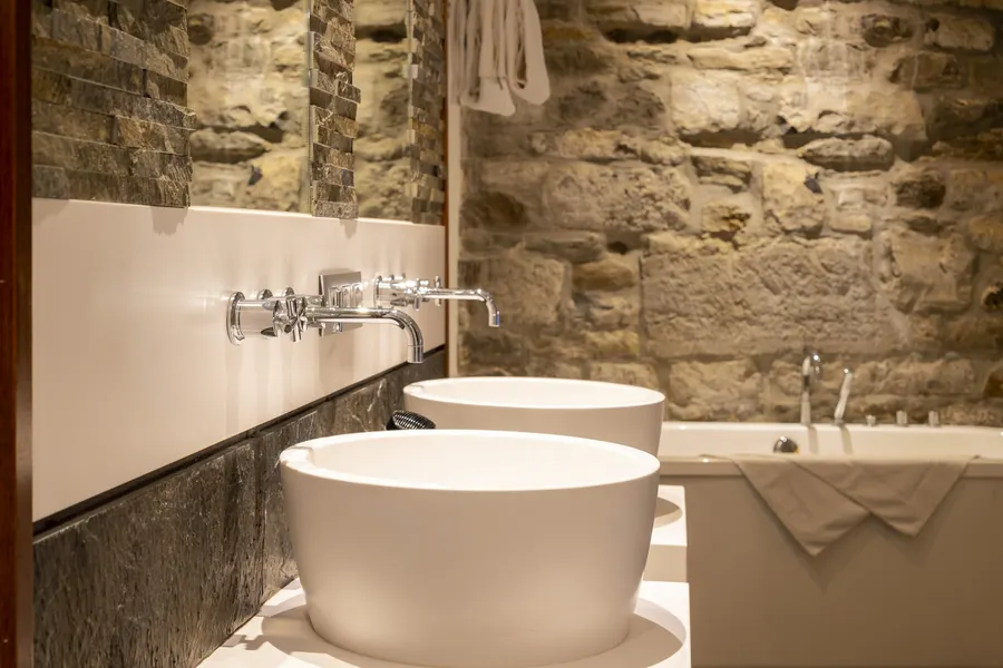 Salle de bain moderne de la Suite Deluxe à Liège