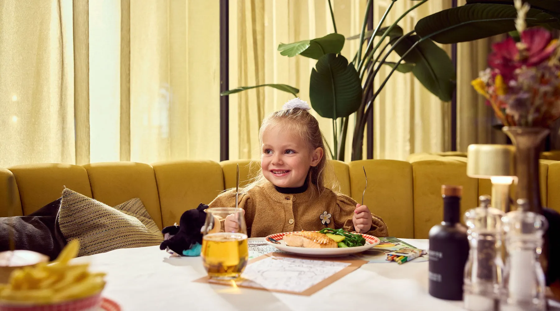 Enfant au restaurant de l'hôtel Gand