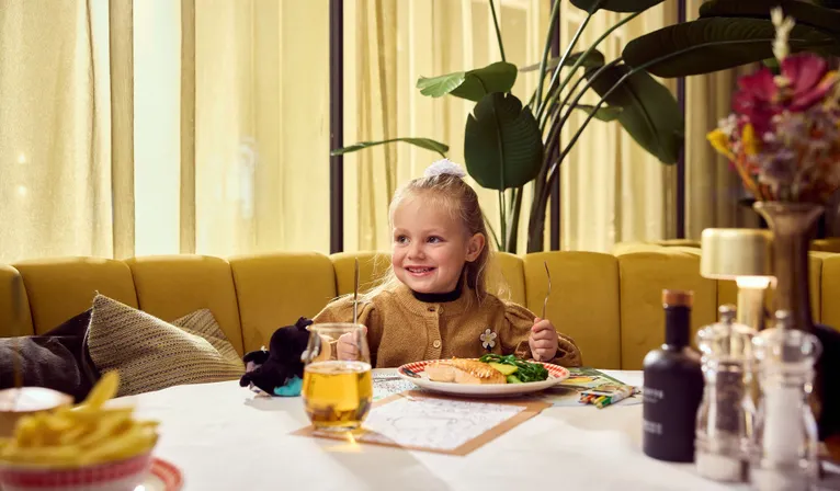 Kind im Restaurant Hotel Gent