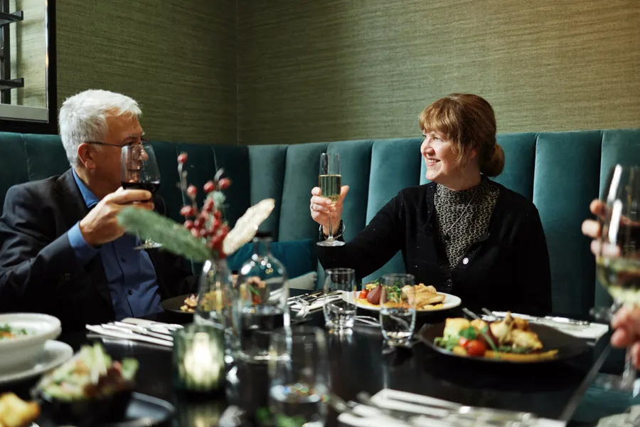 Laat je verwennen met warme gastvrijheid, culinaire verrassingen en een ontspannen sfeer.