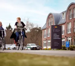 Inclusief gratis WiFi, parkeren en elke ochtend een uitgebreid ontbijtbuffet.