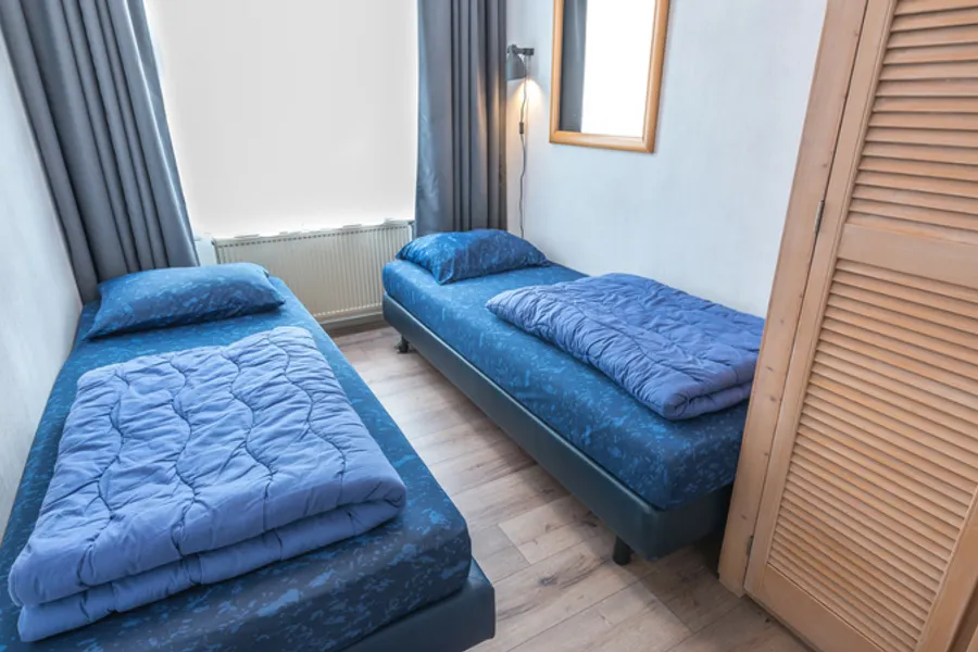 Bedroom with two single beds - 2