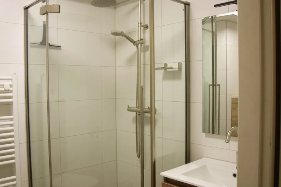 Flat 70 bathroom