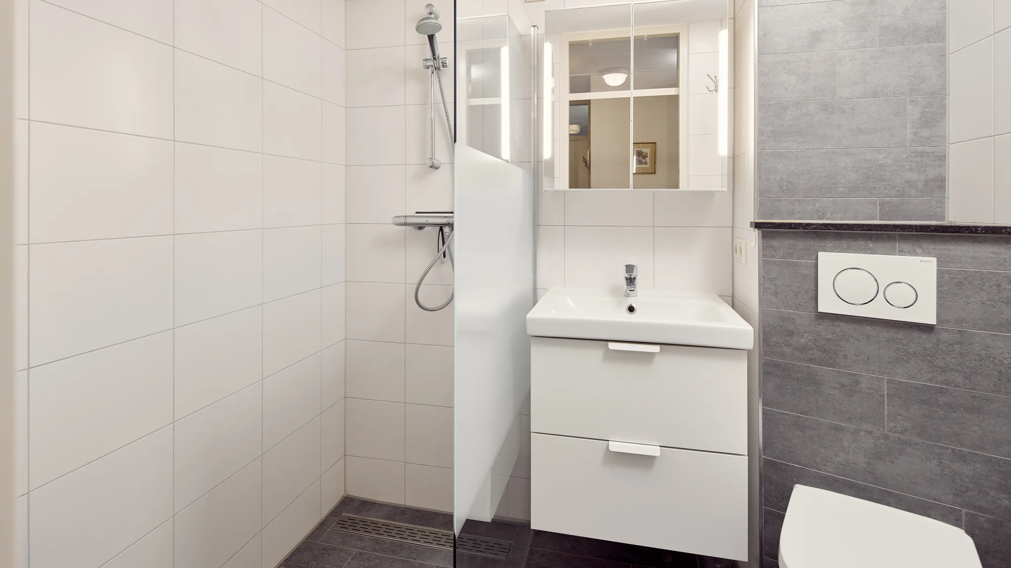 Flat 64 bathroom