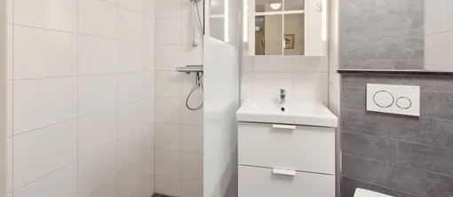Flat 64 bathroom