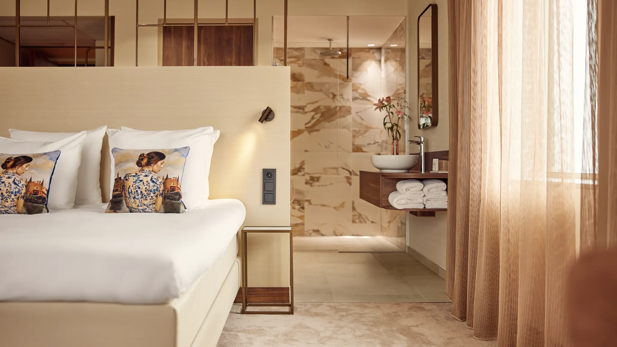 Offenes Badezimmer mith Bad