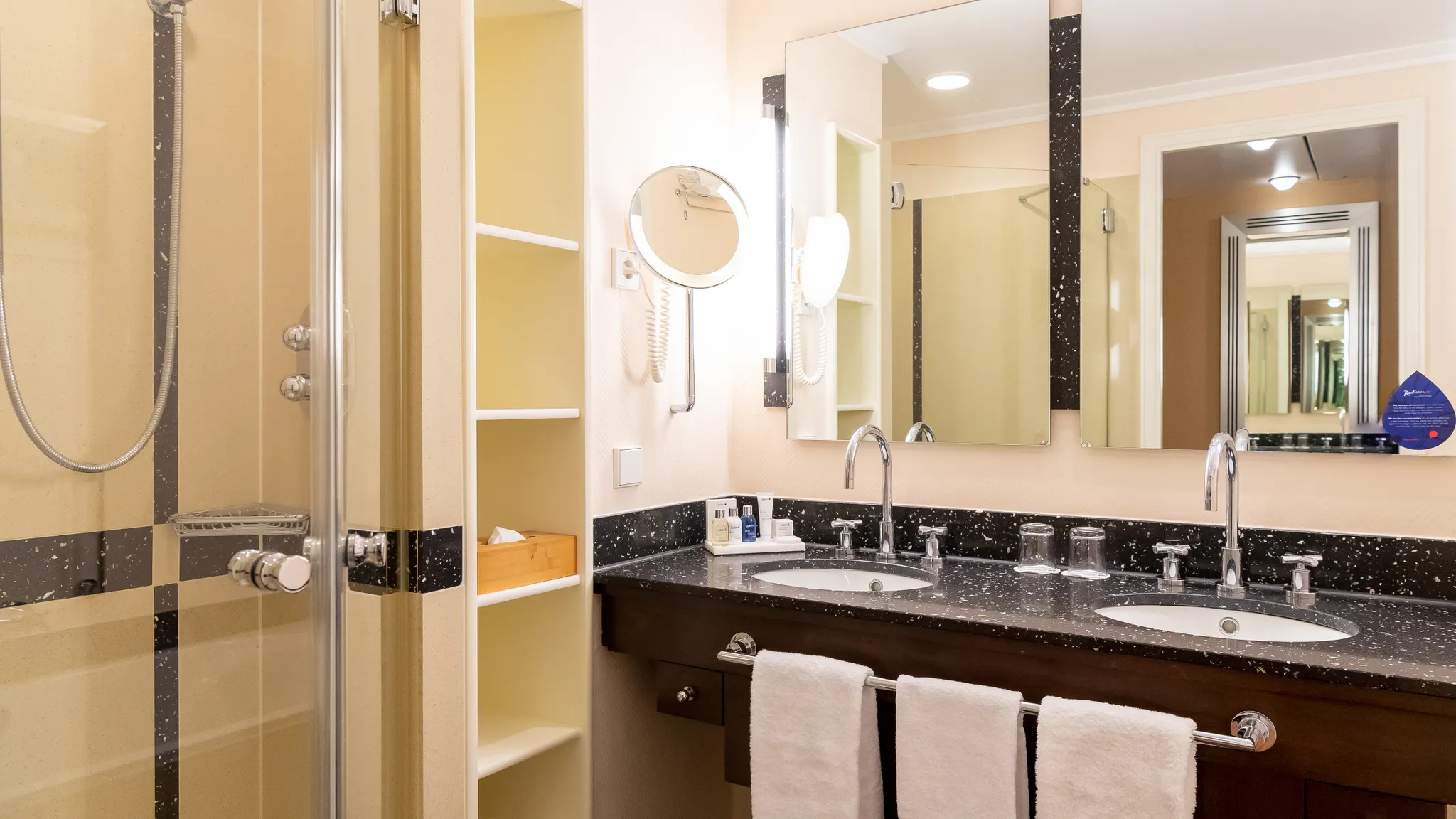 The bathroom of a superior room