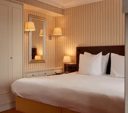 Sleeping area of a superior room