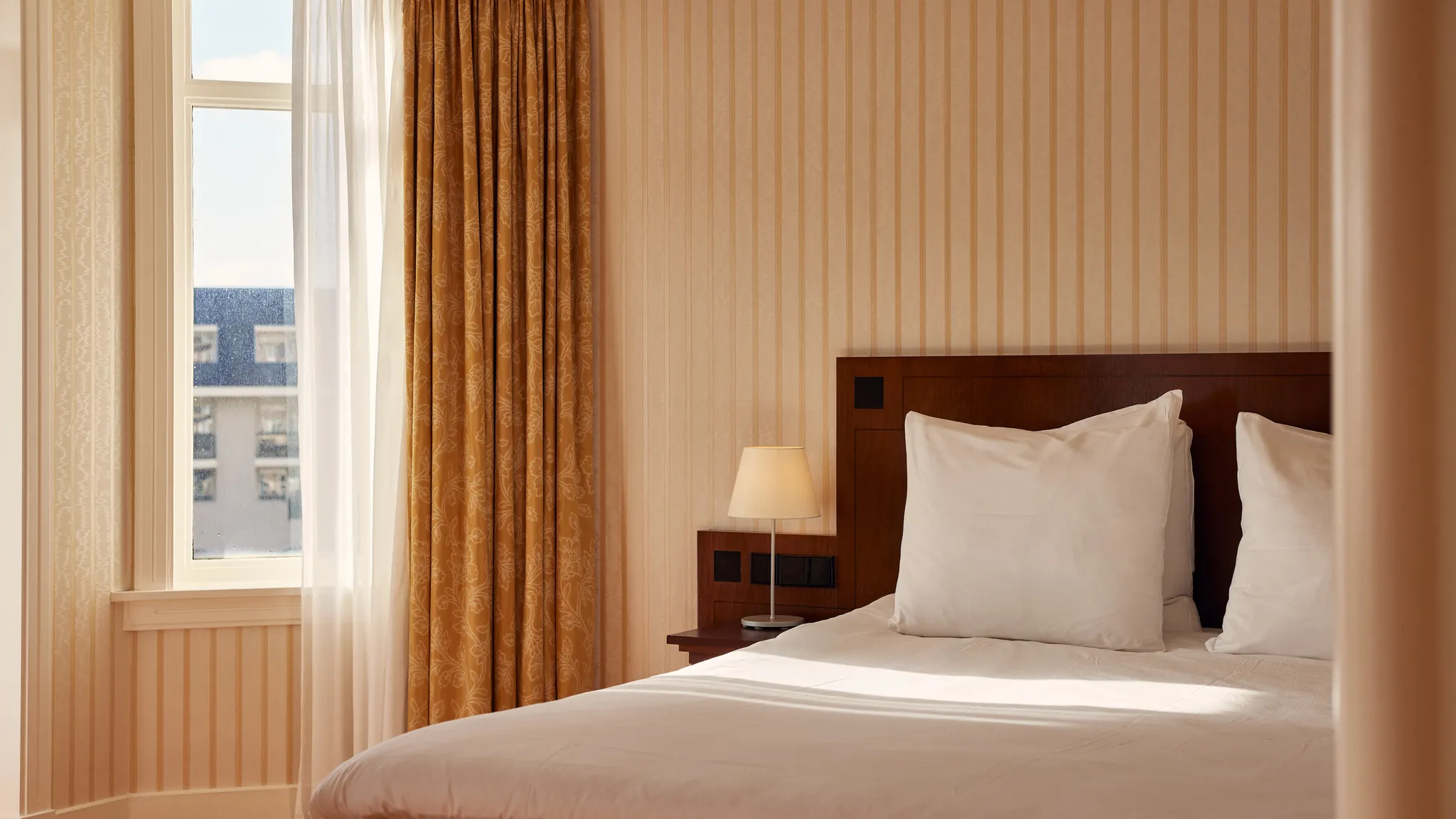 Sleeping area of the junior suite