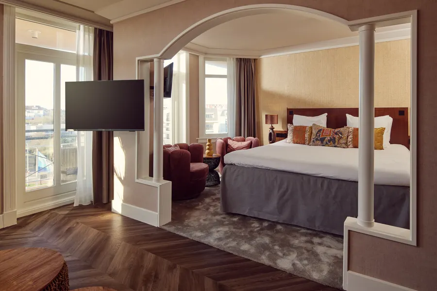 Slaapgedeelte en tv van de executive suite