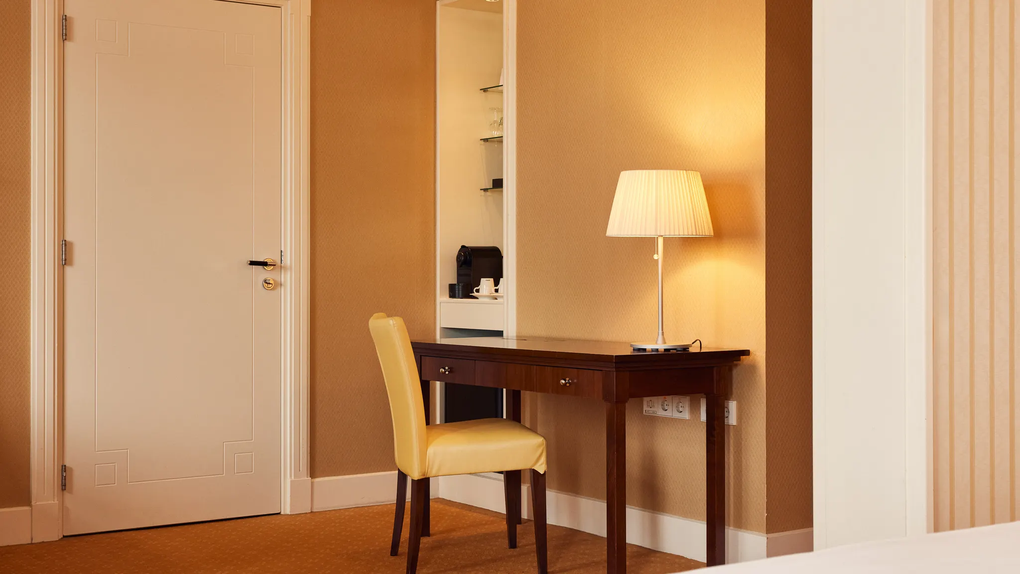 Bureau in een superior kamer
