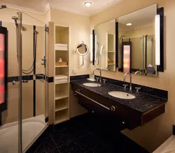 Sunshower in de badkamer van een superior kamer