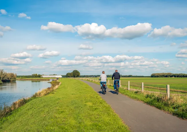Cycling in the vicinity of Van der Valk Hotel Gorinchem-A15