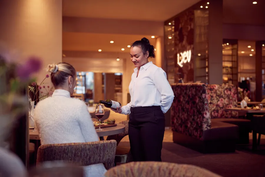 Diner in restaurant LoeV