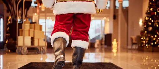 Santa Claus walks into the lobby of Van der Valk Hotel Gorinchem-A15