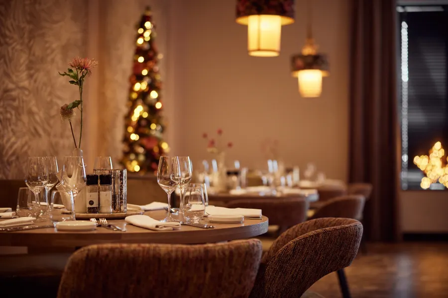 Dresser les tables au restaurant-bar Stein