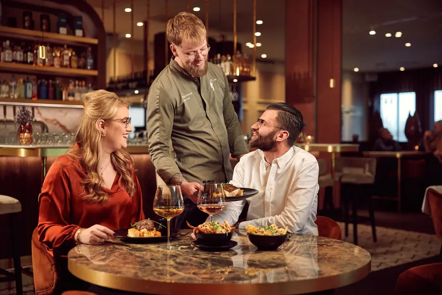 Romantisch diner in Restaurant Bar Stein bij Van der Valk Hotel Gorinchem-A15