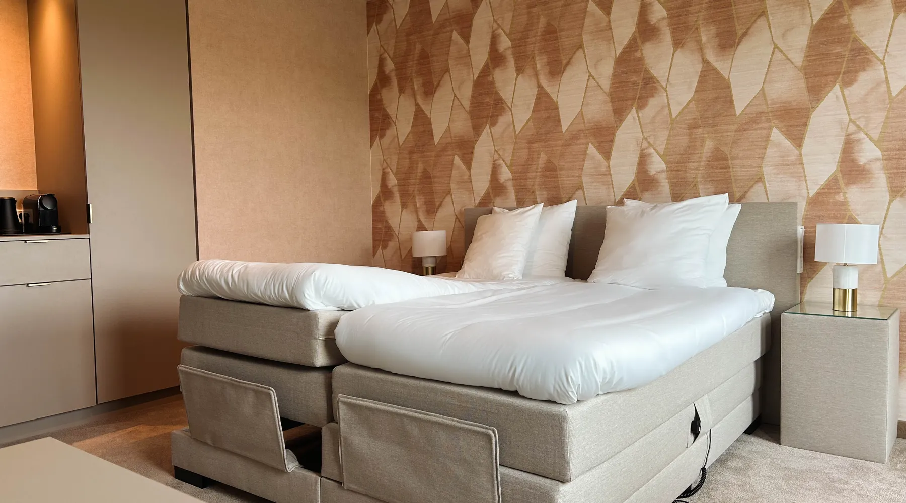 Lit dans chambre accessible aux personnes à mobilité réduite | Van der Valk Gorinchem-A15