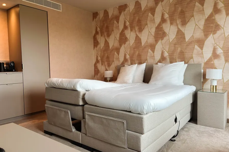 Mindervalidenkamer met elektrisch verstelbaar bed bij Van der Valk Hotel Gorinchem-A15