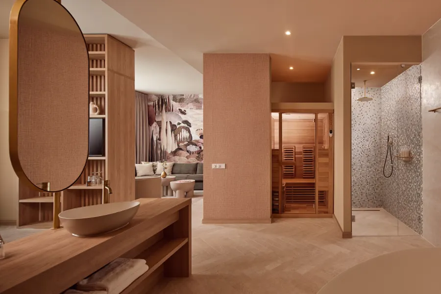 Wellness Suite met badkamer voorzien van een regendouche en privésauna