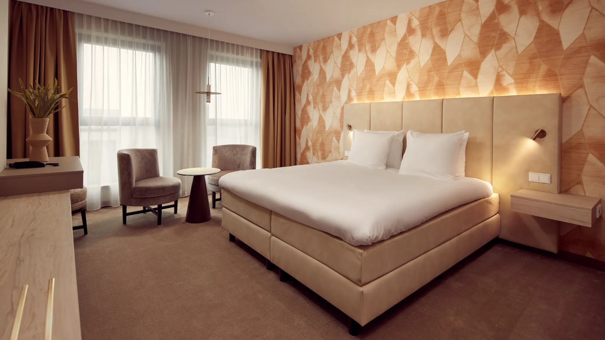 Deluxe tweepersoonskamer met bed en gezellig zitgedeelte bij Van der Valk Hotel Gorinchem-A15