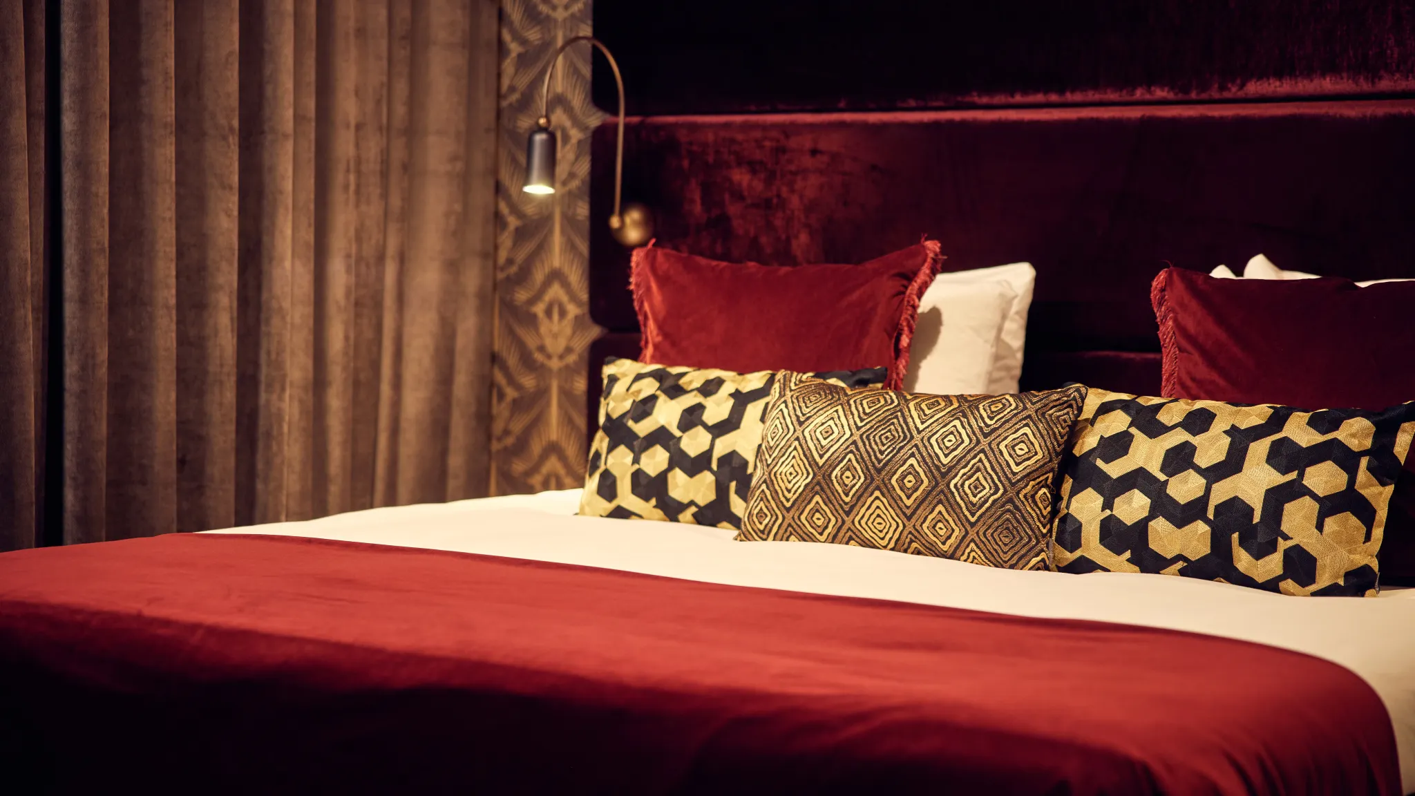 Stylishly made bed in the Las Vegas Suite of Van der Valk Hotel Gorinchem-A15