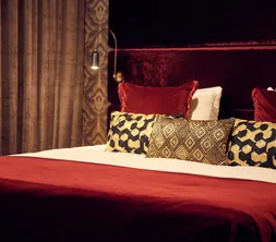 Stylishly made bed in the Las Vegas Suite of Van der Valk Hotel Gorinchem-A15