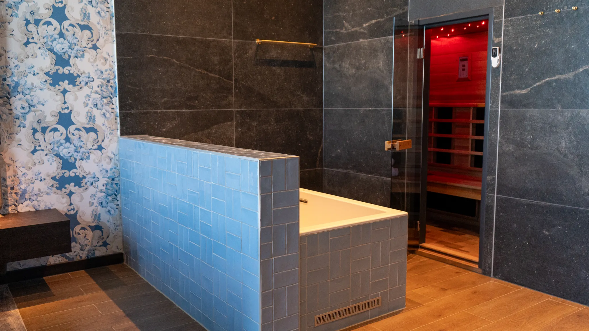 Suite Spa avec bain à remous double et cabine infrarouge au Van der Valk Hotel Gorinchem-A15