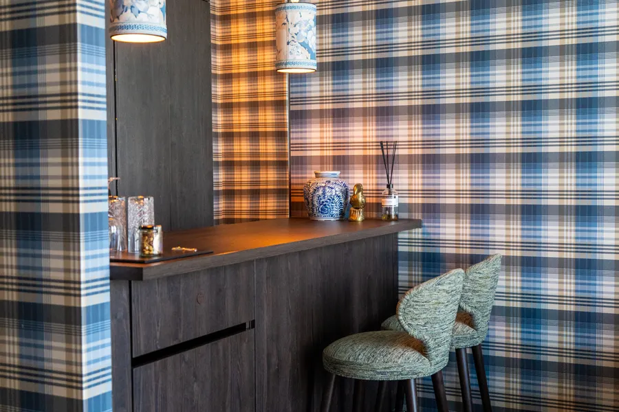 Barhoek met drankfaciliteiten in de Spa Suite van Van der Valk Hotel Gorinchem-A15