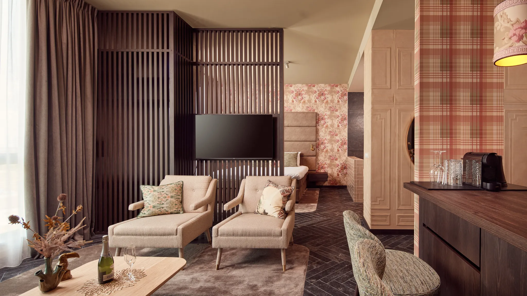Coin salon confortable dans le séjour de la suite spa de l'hôtel Van der Valk à Gorinchem-A15