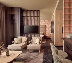 Coin salon confortable dans le séjour de la suite spa de l'hôtel Van der Valk à Gorinchem-A15