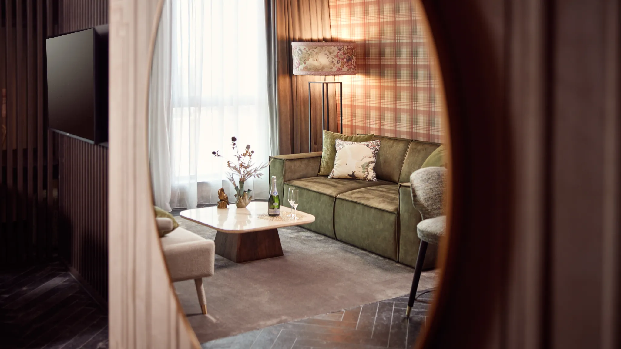 Ambiance chaleureuse et élégante dans la Suite Spa du Van der Valk Hotel Gorinchem-A15