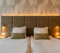 Hotelkamer met twee aparte bedden bij Van der Valk Hotel Gorinchem-A15