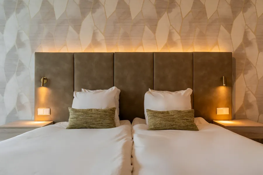Hotelkamer met twee aparte bedden bij Van der Valk Hotel Gorinchem-A15