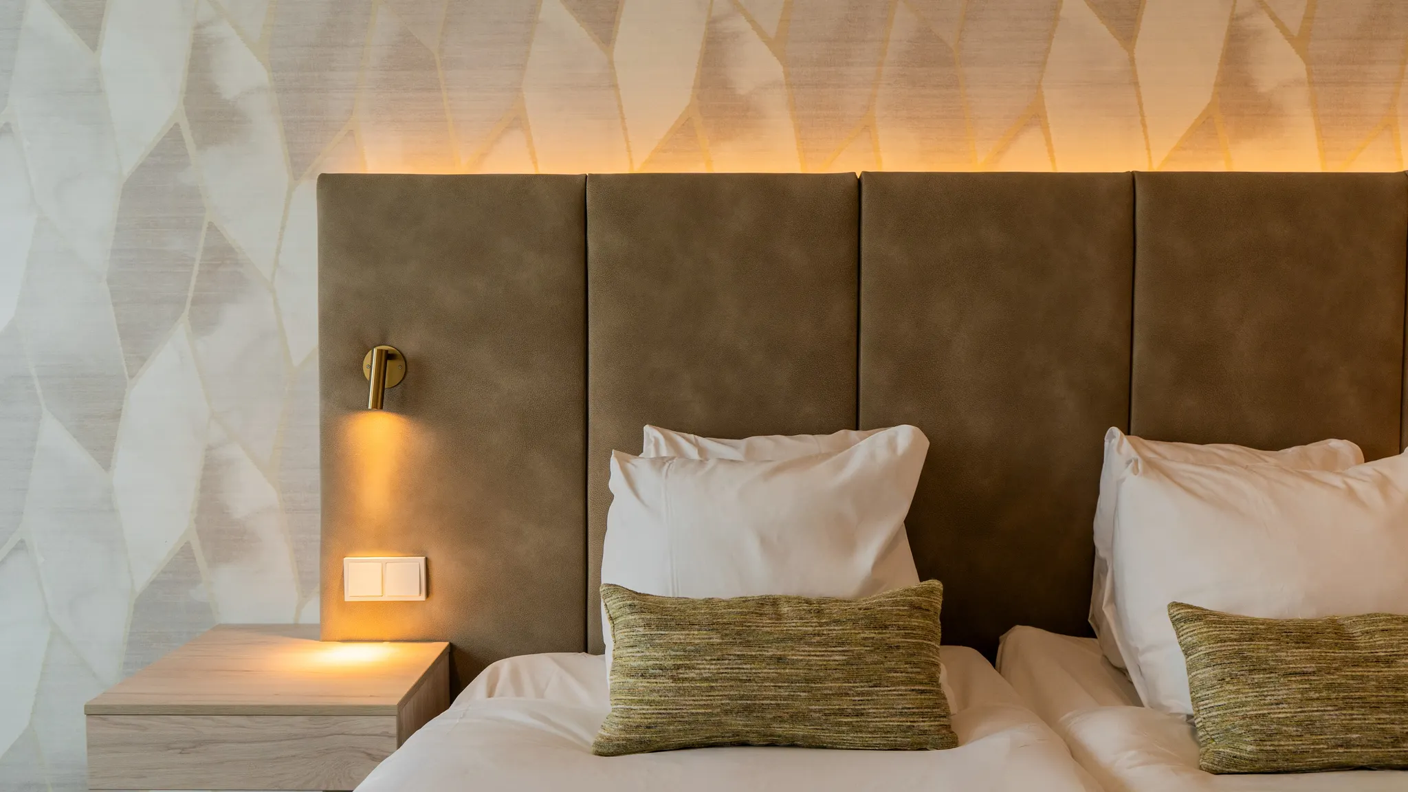 Tweepersoonskamer met comfortabele twin bedden bij Van der Valk Hotel Gorinchem-A15