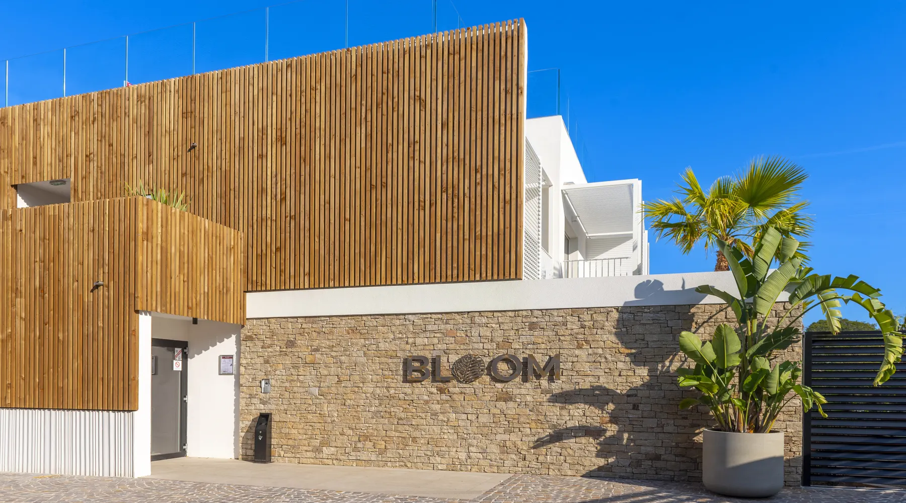 Entrée de l'hôtel Bloom