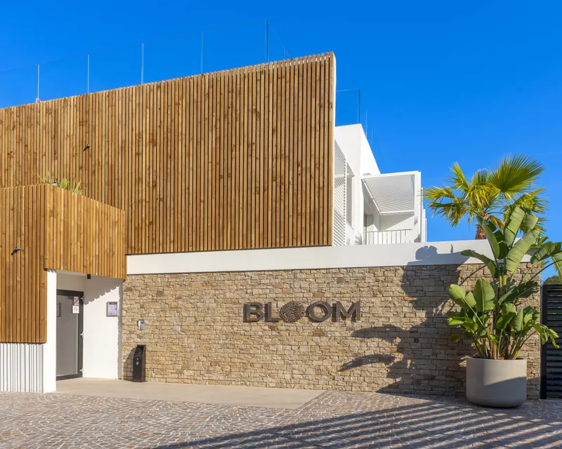 Entrée de l'hôtel Bloom