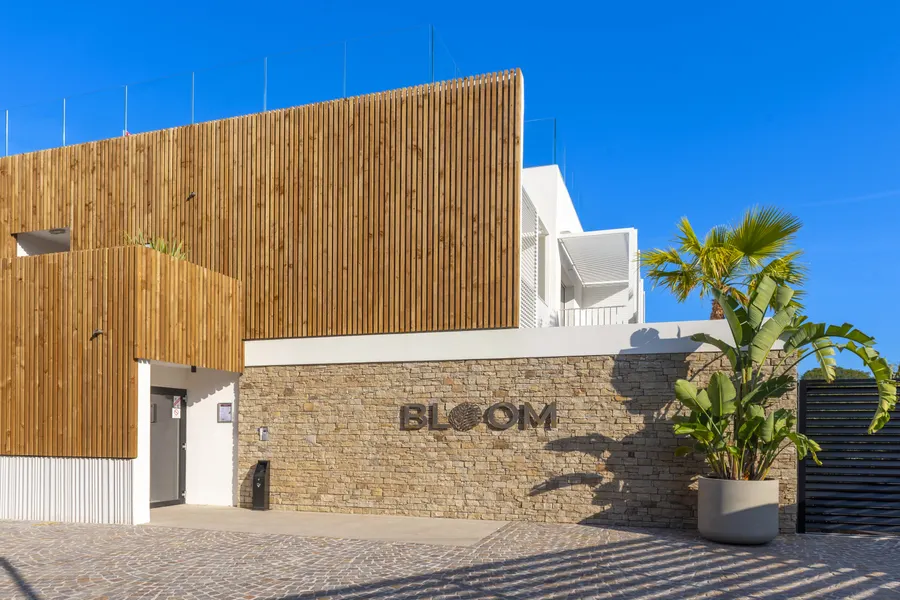 Entrée de l'hôtel Bloom