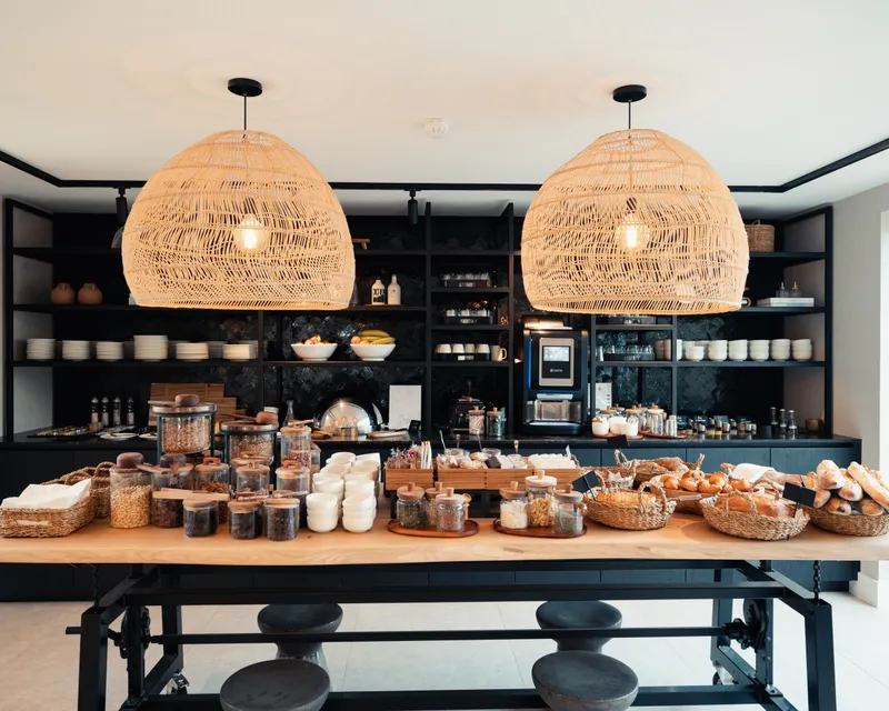 Petit-déjeuner buffet à l'hôtel Bloom