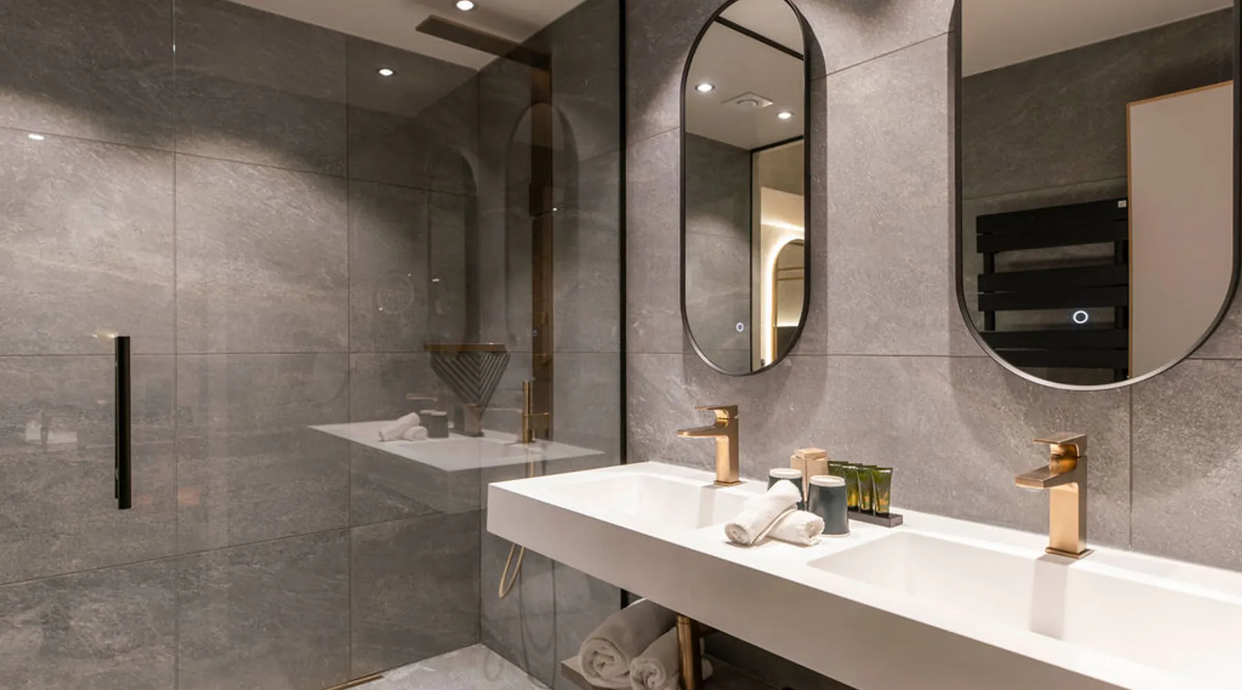 Douche à l’italienne de la chambre Junior Suite de notre hotel à Waterloo