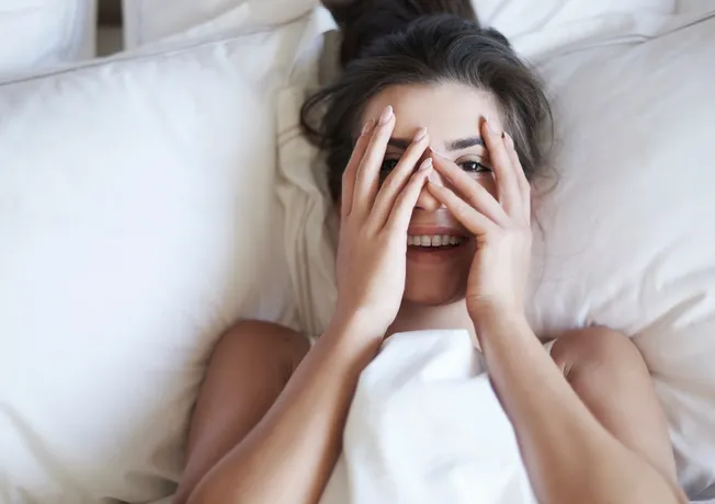 Vrouw op bed
