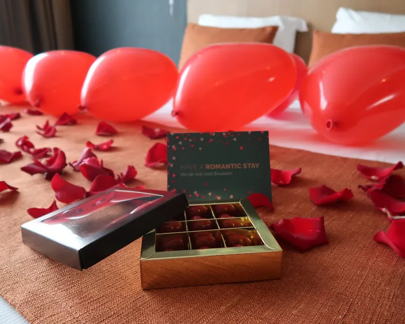 Chocolade bij het romantisch arrangement