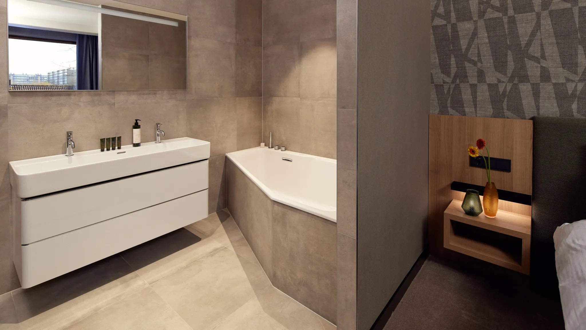 Jacuzzi dans la salle de bains de la chambre supérieure de l'hôtel Van der Valk Gorinchem-A27