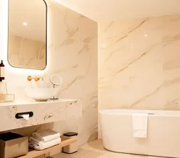 Executive Suite Bathroom