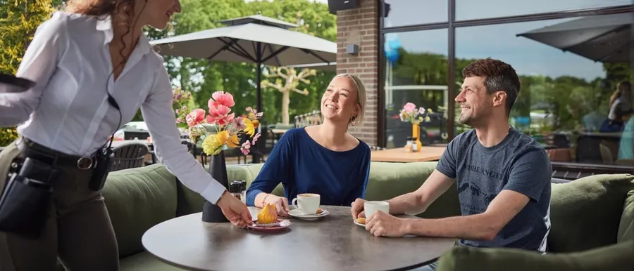 Hotel Arnhem beschikt over een ruim zonnig terras
