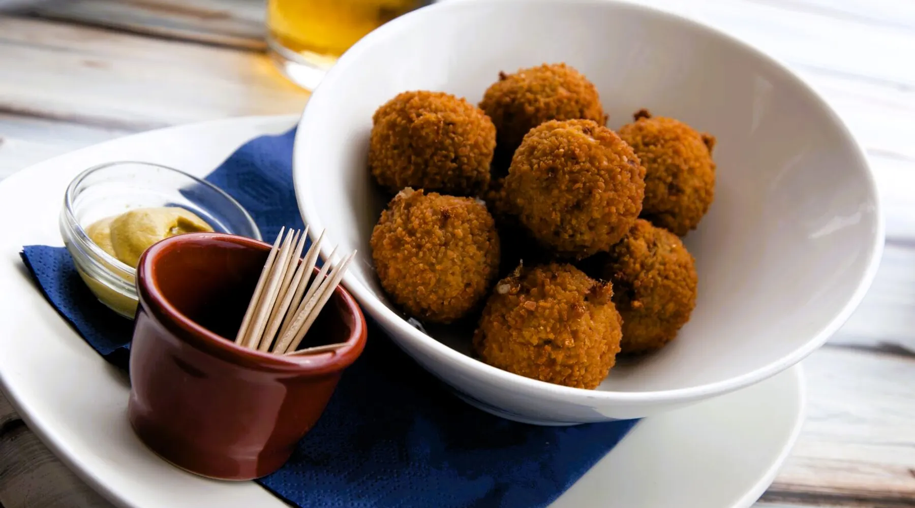 Geniet van bitterballen met het bitterballen knaller-arrangement bij Van der Valk Arnhem